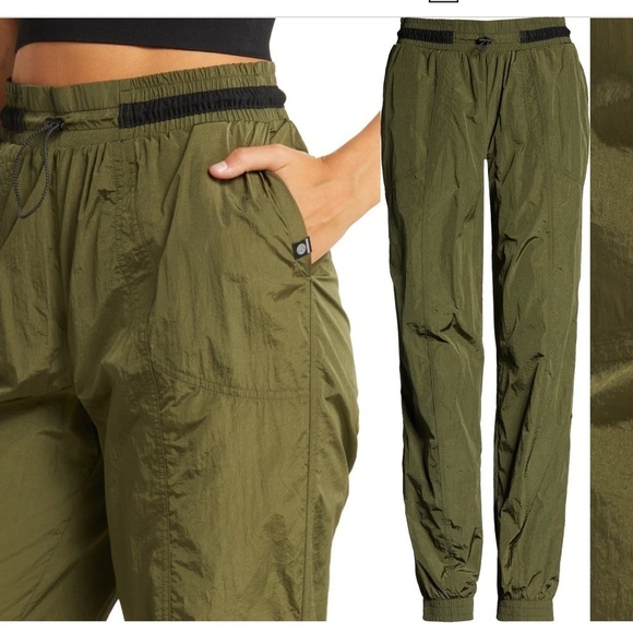 Zella Runyon High Waist Taffeta Track Pants (Plus Size) in
OLIVE NIGHT - Picture 3 of 3